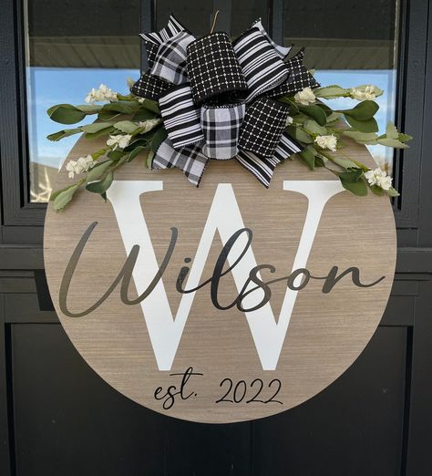 Monogram Door Hanger Wooden, Last Name Door Hanger, Quick Christmas Gifts, Hanger Ideas, Welcome Signs Front Door, Monogram Door Hanger, Fall Door Hanger, Door Signs Diy, Wooden Wreaths