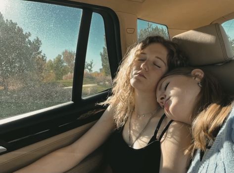 Sleeping In The Car Aesthetic, People In Car Reference, Friends In Car, Couples Asleep, Friends Cuddle, Sleeping In Car, Bsf Pictures, Friends Sleeping, Sitting In Car