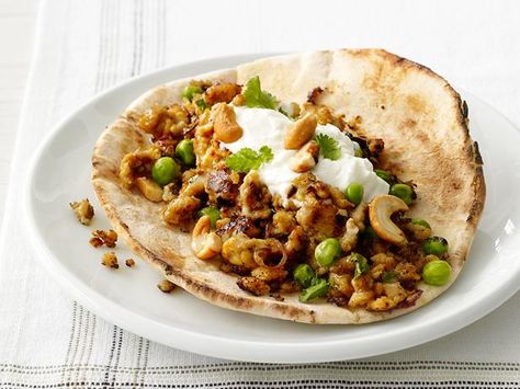 Get Tangy Ground Chicken Pita Sandwiches Recipe from Food Network Chicken Pita Sandwich, Chicken Korma Recipe, Chicken Pita, Korma Recipe, Pita Sandwiches, Chicken Korma, Ground Chicken Recipes, Low Fat Yogurt, Chicken Food