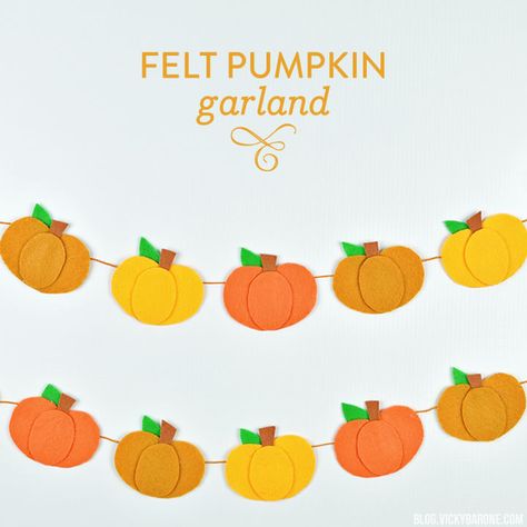 Felt Pumpkin Garland, Sew Felt, Fall Garlands, Sew Crafts, Pumpkin Garland, Felt Pumpkins, Garland Diy, Fall Food, Felt Garland