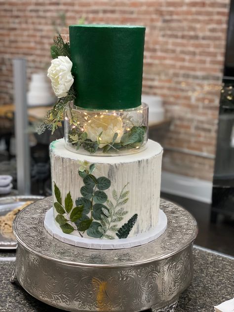 Dark Green Wedding Cakes, Moms 60th, Emerald Anniversary, Dark Green Wedding, Green Wedding Cake, Simple Cake Designs, Wedding Sweets, 90's Birthday Party, Henna Tattoo Designs Simple