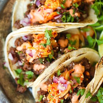 Korean Bbq Tacos, Korean Beef Tacos, Korean Tacos, Bbq Tacos, Beef Tacos Recipes, Sriracha Mayo, Beef Tacos, Korean Beef, Healthy Tacos