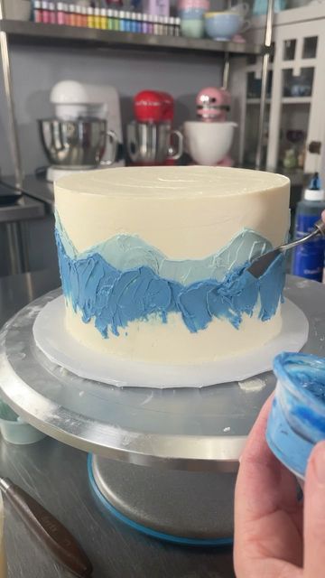 Mountain Cake Tutorial, Mountain Cake Design, Mountain Themed Cake, Mountain Cupcakes, Alaska Cake, Cake Mountain, Camping Theme Cakes, Zelda Cake, Mountain Cake