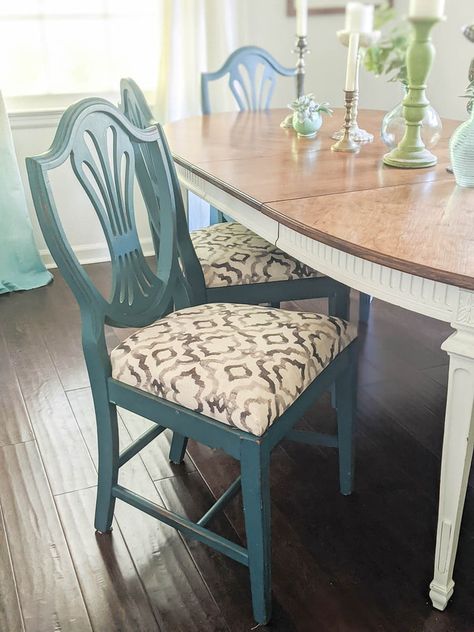 Covering Dining Chairs, Dining Chair Upholstery Ideas, Reupholster Dining Room Chairs, Upcycled Dining Chairs, Painting Chairs, Dining Chair Makeover, Dining Chairs Diy, Reupholster Chair Dining, Diy Dining Room Table