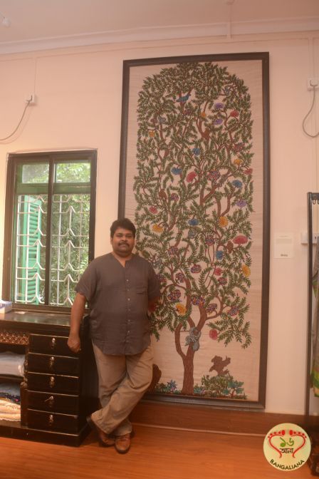 Designer Gaurang Shah’s “Kalpavriksha- The Sacred Tree of Life” Showcased http://fashion.sholoanabangaliana.in/designer-gaurang-shahs-kalpavriksha-the-sacred-tree-of-life-showcased/ Kalpavriksha Tree Painting, Kalpvruksh Tree Art, Tree Of Life Painting On Wall, Kalpavruksh Tree Painting, Madhubani Tree Of Life, Diy Interior Painting, Madhubani Tree, Sanjhi Art, Mumbai Art