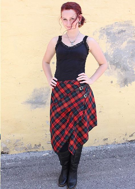 Handkerchief Skirt - 3 Pocket Tartan-Plaid Skirt with Handkerchief Hemline in 2 Traditional Scottish Colors at Amazon Women’s Clothing store Scottish Skirt Outfit, Traditional Scottish Clothing, Tartan Skirt Outfit, Scottish Skirt, Kilt Style, Clan Buchanan, Celtic Fashion, Scottish Dress, Scottish Women