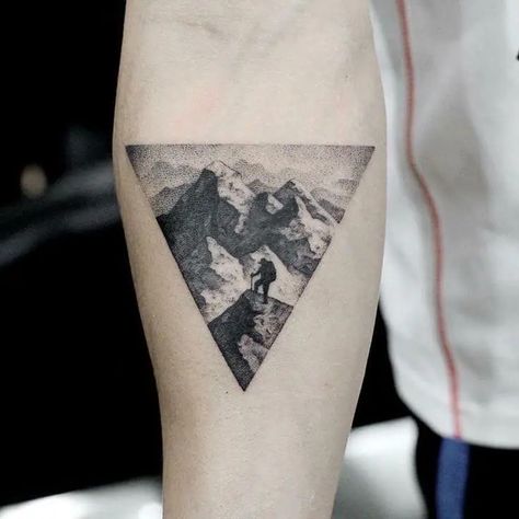 Kurt Tattoo, Snowboarding Tattoo, Moutain Tattoos, Mountain Tattoo Ideas, Geometric Mountain Tattoo, The Climber, Mountain Tattoo Design, Dibujos Tattoo, Hiking Tattoo