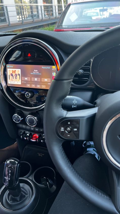 Mini Copper Aesthetics, Mini Cooper Aesthetic, Black Mini Cooper, Mini Aesthetic, Mini Cooper Interior, Mini Copper, Car Deco, Mini Cooper Countryman, Luxury Car Interior