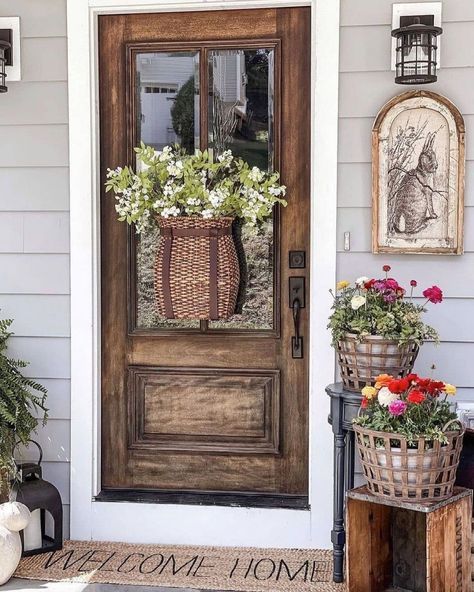 Outside Entryway Ideas, Diy Farmhouse Ideas, Unique Front Doors, Spring Porch Decor, Spring Entertaining, Front Entryway, Entryway Ideas, Front Door Colors, Front Door Design