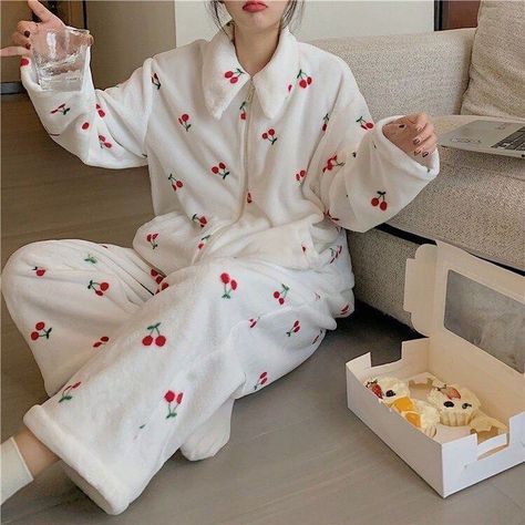 Winter Night Dress, Outfits Black Women Spring, Spring Outfits Black Women, Dress Up For Girls, Cute Night Outfits, Night Wear Pajamas, Sleep Outfit, Pajamas Aesthetic, Sleepwear For Women