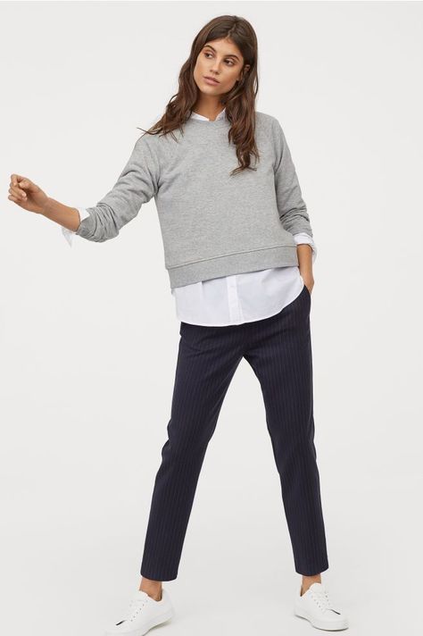 4d6e4749289c4ec58c0063a90deb3964desc35063263ri Chinos Outfit, Minimalisticky Chic, Casual Chique Stijl, Alledaagse Outfit, Joggers Outfit, Modieuze Outfits, Outfit Women, Business Outfit, 가을 패션