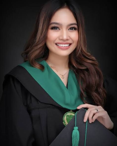 Graduation Toga Pictures, Graduation Picture Makeup Ideas, Filipiniana Graduation Picture, Graduation Pic Makeup, Graduation Portraits Studio, Graduation Pictorial Makeup, Graduation Pictorial Studio, Hairstyle For Graduation Pictorial, Graduation Headshots