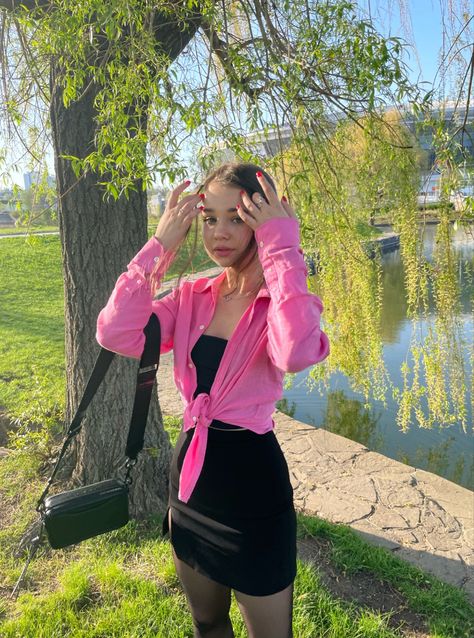 spring outfit (ootd) girl teen aesthetic summer pink shirt short hair cute sunny calm Pink Shirt Black Skirt Outfit, Layer Dress Outfit, Pink Shirt Outfit, Black Skirt Outfit, Teen Aesthetic, Shirt Outfit Summer, Black Skirt Outfits, Shirt Outfits, Hair Cute