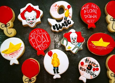 Pennywise Party, Creepy Cookies, Galletas Halloween, Horror Themed Party, Halloween Deserts, Scary Party, 13 Birthday Cake, Halloween Cookies Decorated, Clown Party