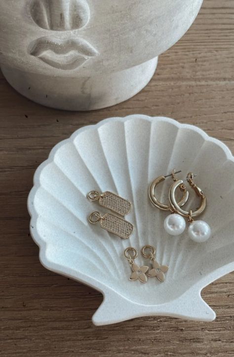 Cabilock Shell Trinket Dish Ceramic Jewelry Tray Decorative Earring Box Ring Dish Plate Desktop Ornament for Sea Beach Summer Home Decor White Cleangirlaesthetic Room, Jewerly Plate, Shells Jewelry, Shell Trinket Dish, Ceramic Jewelry Dish, Home Decor White, Handmade Concrete, Dish Ceramic, Jewelry Organizer Storage