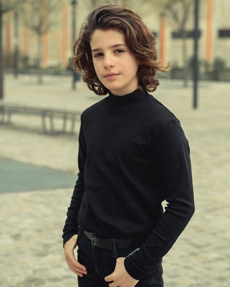 Kids Long Hairstyles, Boy Hair Drawing, Oscar Hairstyles, Boy Haircuts Long, Warm Brunette, Army Girlfriend Pictures, Brunette Color, Boys Long Hairstyles, Long Cut