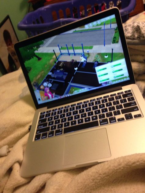 Sims 4 On Macbook, Playing Sims On Laptop Aesthetic, Playing The Sims Aesthetic, Playing Sims Aesthetic, Sims 4 Laptop, Sims Aesthetic, Retro Games Room, Play Sims 4, Bored At Home