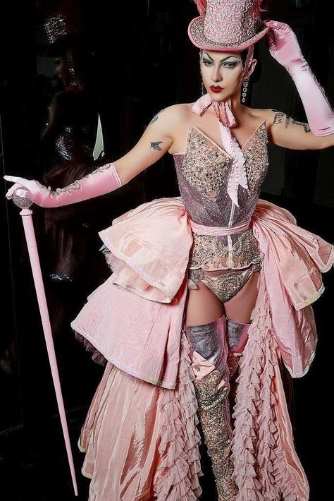 Mulon Rouge Costumes Burlesque, Circus Act Costumes, Burlesque Costumes Diy Plus Size, Circus Performer Outfit, Drag Looks Outfits, Moulin Rouge Fashion, Moulin Rouge Outfit Ideas, Burlesque Outfit Classy, Cabaret Outfit Ideas