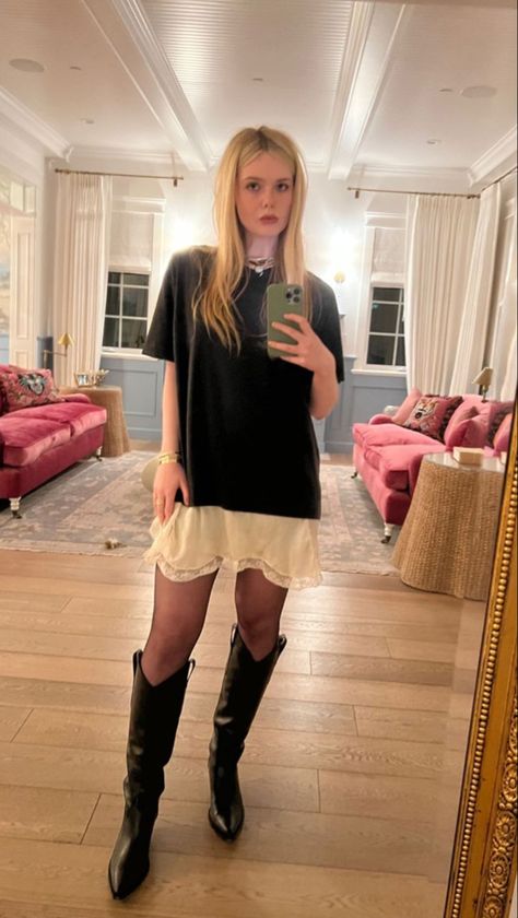 Elle Fanning Hair, Elle Fanning Style, New Years Eve Outfits, The Empress, Elle Fanning, Summer 2023, Ig Story, Outfits Casuales, Fashion Sense