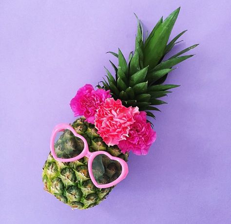 Pool Party Centerpieces, Fine Apple, Outdoor Bbq Party, Pineapple Centerpiece, Aloha Party, Hawaiian Party Decorations, Photo Frame Prop, Flamingo Birthday Party, Luau Theme Party