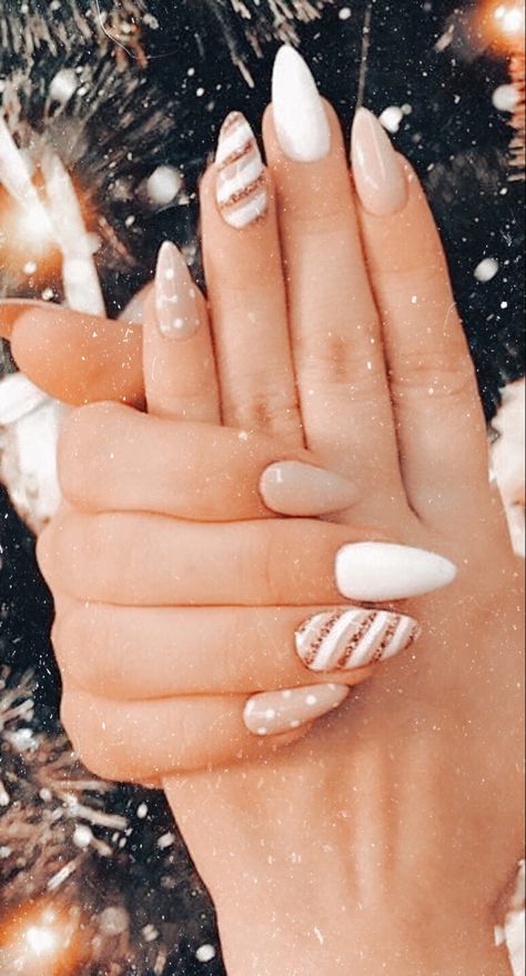 Cream Christmas Nails, Simple Christmas Nails Winter Almond, White December Nails, White And Nude Christmas Nails, Holiday Nails Winter Christmas Almond, White Winter Nails Almond, Christmas Nails Dip Almond, Xmas Almond Nails, Neutral Christmas Nails Almond