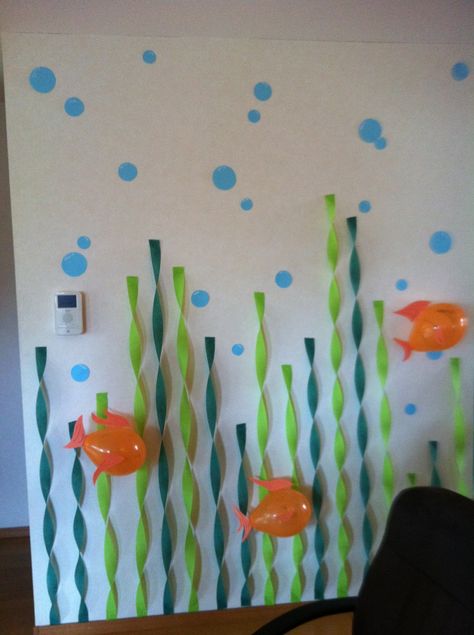 decoracion fondo del mar con papel crepe Weird Animals Vbs, Nemo Party, Sea Party Ideas, Bubble Guppies Party, Bubble Guppies Birthday, Spongebob Party, Sea Birthday Party, Under The Sea Theme, Fishing Birthday