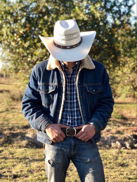 Should Have Been A Cowboy, Western Guy Photoshoot, Modern Western Outfit Men, Men Western Fashion, Men's Western Wear, Cowboy Fits Men, 90s Country Outfit, Cowboy Fashion For Men, Ulzzang Dress Formal