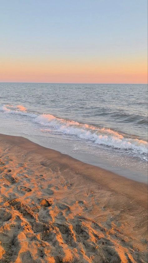 Beach Aesthetic Sunset, Sunset Beach Aesthetic, Aesthetic Beach Sunset, Summer Aesthetic Beach, Ocean Pictures, Aesthetic Sunset, Pretty Landscapes, Sunset Aesthetic, Ocean Wallpaper