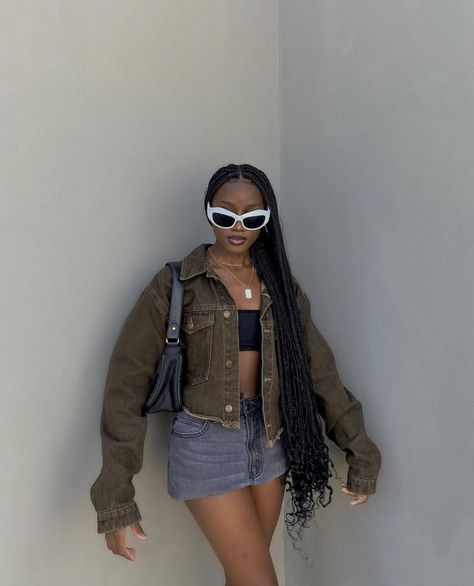 @milisa_njoli Chic Spring Outfits 2023, Businesses Casual, Spring Outfits 2023 Trends, Mode Tips, Short Denim Skirt, Short Denim, Streetwear Fashion Women, Simple Trendy Outfits, Baddie Outfits Casual