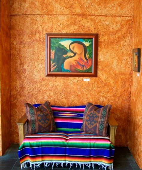 decoracion-mexicana-4 Southwest Interior Design, Southwest Interior, Mexican Bedroom, Diy Sofa Cover, Southwestern Wall Decor, Mexican Interiors, Loveseat Covers, Cheap Sofas, Table Farmhouse