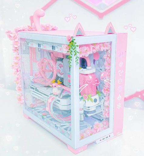 Kawaii Gaming Room Setup, Pink Computer Setup, Pink Pc Build, Kawaii Pc Setup, Pink Gaming Pc, Cpu Gamer, Pink Pc, Pc Games Setup, Strawberry Cat