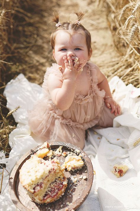 Outdoor Cakesmash Shoot, Cottage Core Cake Smash, Cake Smash Photography Outdoor, Dress In A Field, Wildflower Cake Smash Photography, Outdoor Cake Smash Girl, Outdoor Cake Smash, Field Of Wheat, Cake Photoshoot