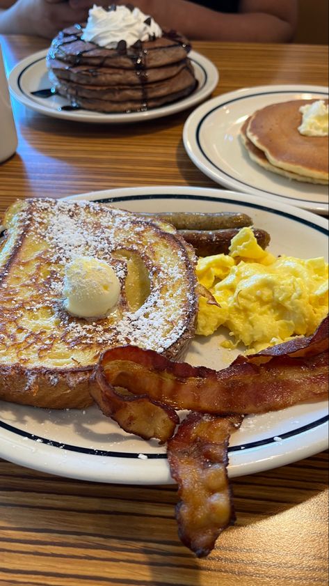 Diner Food Breakfast, Ihop Breakfast Aesthetic, Diner Breakfast Aesthetic, Breakfast Asthetic Picture, American Breakfast Aesthetic, Breakfast Restaurant Aesthetic, Pancakes Ihop, Pancake Aesthetic, Ihop Food