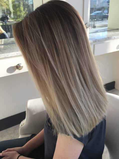 Cool Toned Blonde Hair Dark Roots, Blonde Balayage On Straight Hair, Baby Lights On Brown Hair, Long Straight Hair Cuts, Dimensional Balayage, Ombre Hair Blonde, Balayage Ombre, Hair Color Light Brown, Brown Hair Balayage