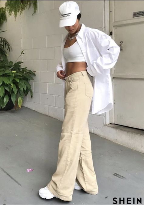 Beige Jeans Outfit, Cream Pants Outfit, Beige Pants Outfit, Baggy Pants Outfit, Jean Beige, Flare Jeans Outfit, Loose Pants Outfit, Outfits Con Jeans, White Shirt Outfits