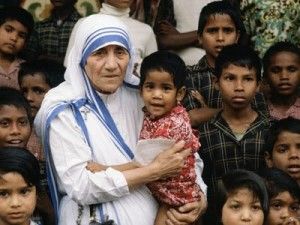 The power of Mother Teresa's dark nights Mother Teresa Biography, World Poverty, Missionaries Of Charity, Saint Teresa Of Calcutta, Mother Teresa Quotes, Do Unto Others, Saint Teresa, Help The Poor, Human Kindness