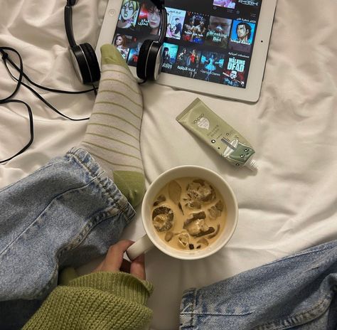 goingsollo7 on insta Introvert Girl, Aesthetic Coffee, The Script, Coffee And Books, Winter Aesthetic, Study Motivation, My Vibe, Aesthetic Photo, Book Aesthetic