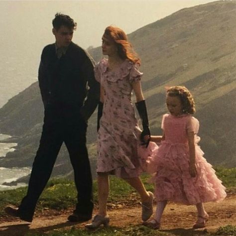 It's Enoch and Olive with there daughter Claire Enoch And Olive, Peculiar Children Aesthetic, Ms Peregrine, Finlay Macmillan, Short Film Ideas, Mrs Peregrine, Children Aesthetic, 2024 Mindset, Miss Peregrine's Peculiar Children