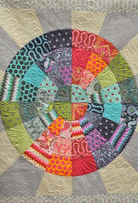 DIY Circle Quilt Pattern | Free Sewing Tutorial | DIY Projects Easy Quilt Tutorials, Circle Quilt Patterns, Dresden Plate Quilts, Diy Joy, Dresden Quilt, Quilt Modernen, Circle Quilts, Rainbow Quilt, Easy Quilt Patterns