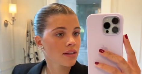 Sophia Richie Bun Hair, Lazy Girl Hairstyles, Sophia Richie, H.e.r Aesthetic, Detangler Spray, Sofia Richie, Textured Waves, Quiet Luxury, Hair Journey