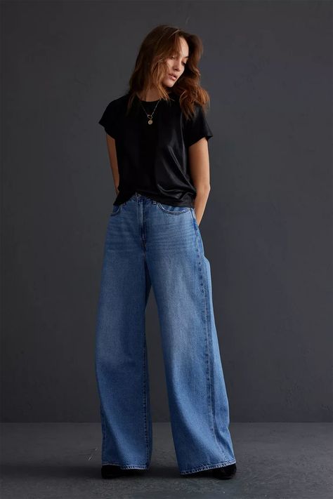 Extra Wide Jeans Outfit, Cuffed Jeans 2023, Wide Leg Jeans 2023, Relaxed Wide Leg Jeans Outfit, Jeans Trend 2023 Women, Women Jeans 2023, Loose Denim Pants Outfit, Denim Trends 2023/2024, Jean Wide Leg Pants Outfit