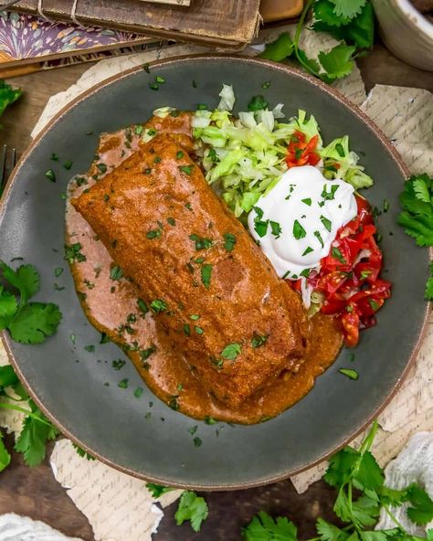 These Vegan Smothered Bean Burritos are loaded with seasoned beans and rice, bathed in a red sauce, and topped with all your favorites. Seasoned Beans, Monkey And Me Kitchen Adventures, Monkey And Me, Bean Burritos, Vegetarian Meal Plan, Forks Over Knives, Vegan Sour Cream, Green Salsa, Beans And Rice