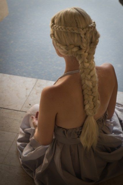 Game of Thrones Daenerys Targaryen hairstyle Celtic Hairstyles, Daenerys Targaryen Hair, Daenerys Hair, Khaleesi Hair, Fringe Hairstyles, 짧은 머리, Emilia Clarke, Boho Hairstyles, روتين العناية بالبشرة