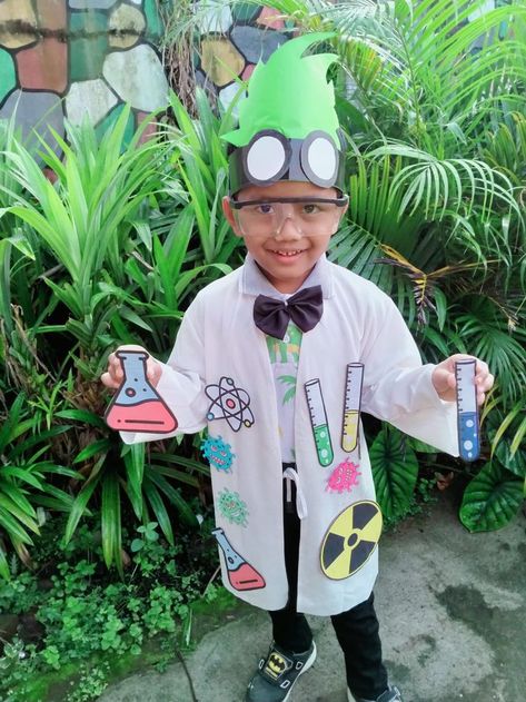 Dress Up As Scientist, Scientist Dress Up For Kids, Stem Costume Ideas, Science Dress Up, Mad Scientist Diy Costume, Scientist Dress Up, Kids Scientist Costume Diy, Science Costumes For Kids, Science Teacher Costume Ideas