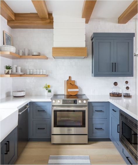 Forever Classic: Blue Kitchen Cabinets | Centsational Style Centsational Style, Model Dapur, Серая Кухня, Kitchen Ikea, Blue Kitchen Cabinets, Kabinet Dapur, New Kitchen Cabinets, Blue Cabinets, Classic Kitchen