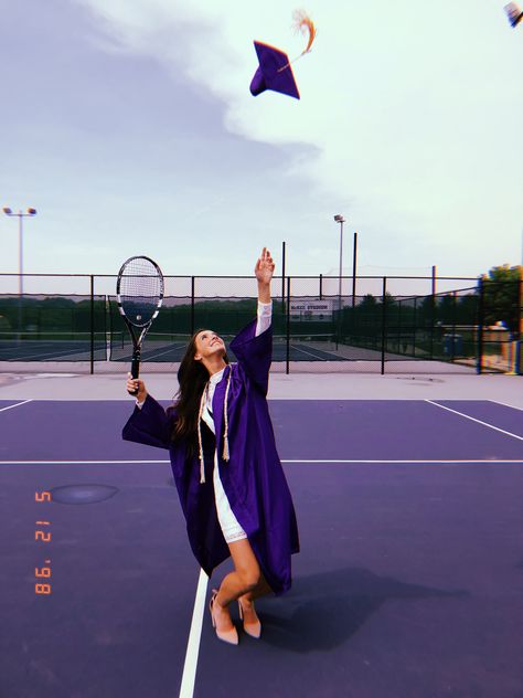 College tennis graduate Cool Tennis Pictures, Tennis Individual Pictures, Tennis Team Uniforms High School, Tennis Vision Board Pictures, Tennis Pictures Aesthetic, Tennis Graduation Cap, Tennis Pics Photo Ideas, Tennis School Pictures, Tennis Team Pictures High Schools