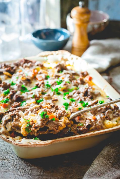 Cauliflower & Hamburger Casserole Gluten Free Cheese Sauce, Casserole Beef, Recipes Hamburger, Hamburger Casserole, Cauliflower Casserole, Beef Meat, Best Comfort Food, Feeding A Crowd, Meat Recipes