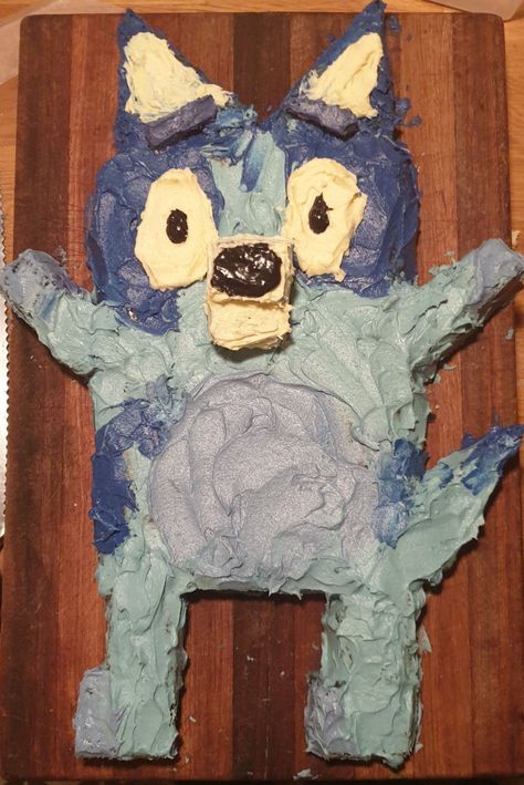 Bluey Cake Easy, Bluey Bday Cake, Bluey Cake Ideas Easy, Character Cake Ideas, Bluey Duck Cake, Diy Bluey Cake, Pastel De Bluey, Bluey Cake Ideas, Healthy Baking Alternatives