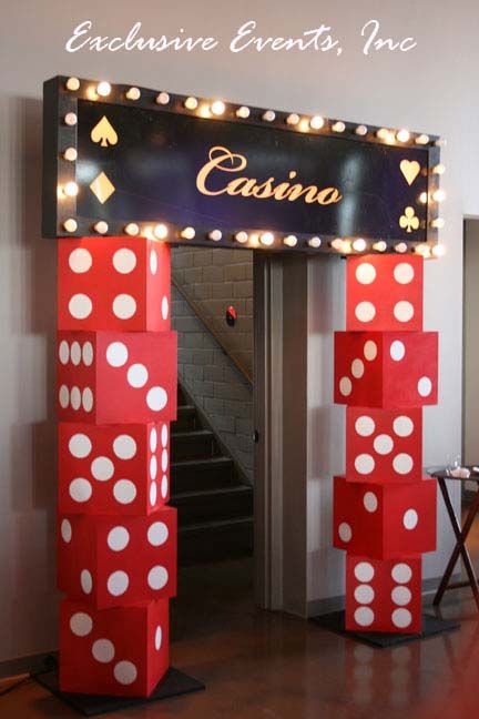 Casino Birthday Party, Vegas Theme Party, Havana Nights Party, Casino Royale Theme, Casino Birthday, Fest Temaer, Las Vegas Party, Casino Theme Party Decorations, Vegas Theme