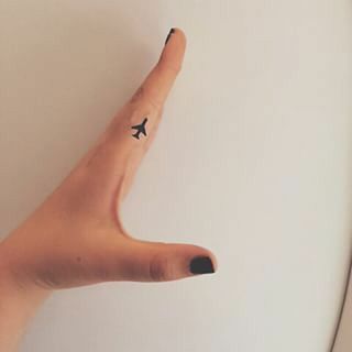 Travel Drawing Simple, Plane Tattoo, Airplane Tattoos, Angel Tattoo Designs, Small Tattoos Simple, Travel Drawing, Finger Tattoo, Tattoo Desings, Plane Travel